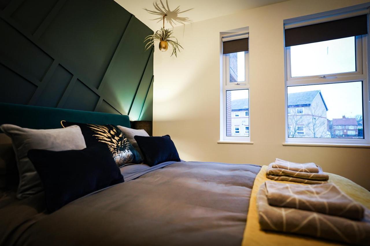 Neon Road At Park House Peterborough City Centre Apartment Eksteriør billede