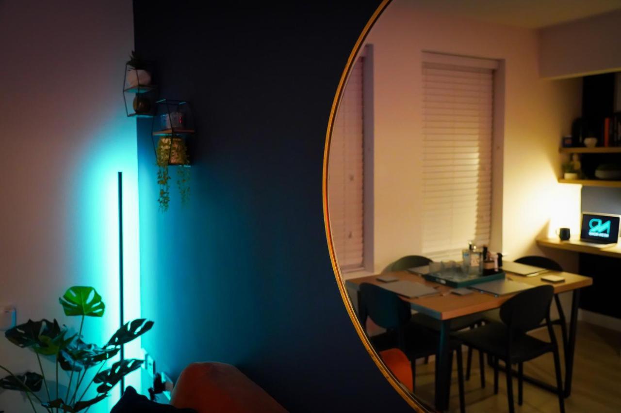 Neon Road At Park House Peterborough City Centre Apartment Eksteriør billede